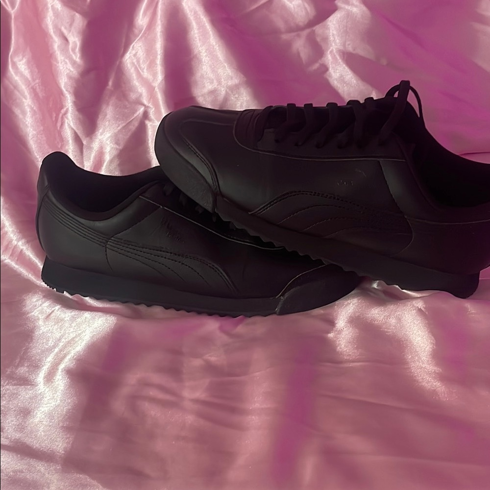 Puma Black Sneakers Sleek and Stylish